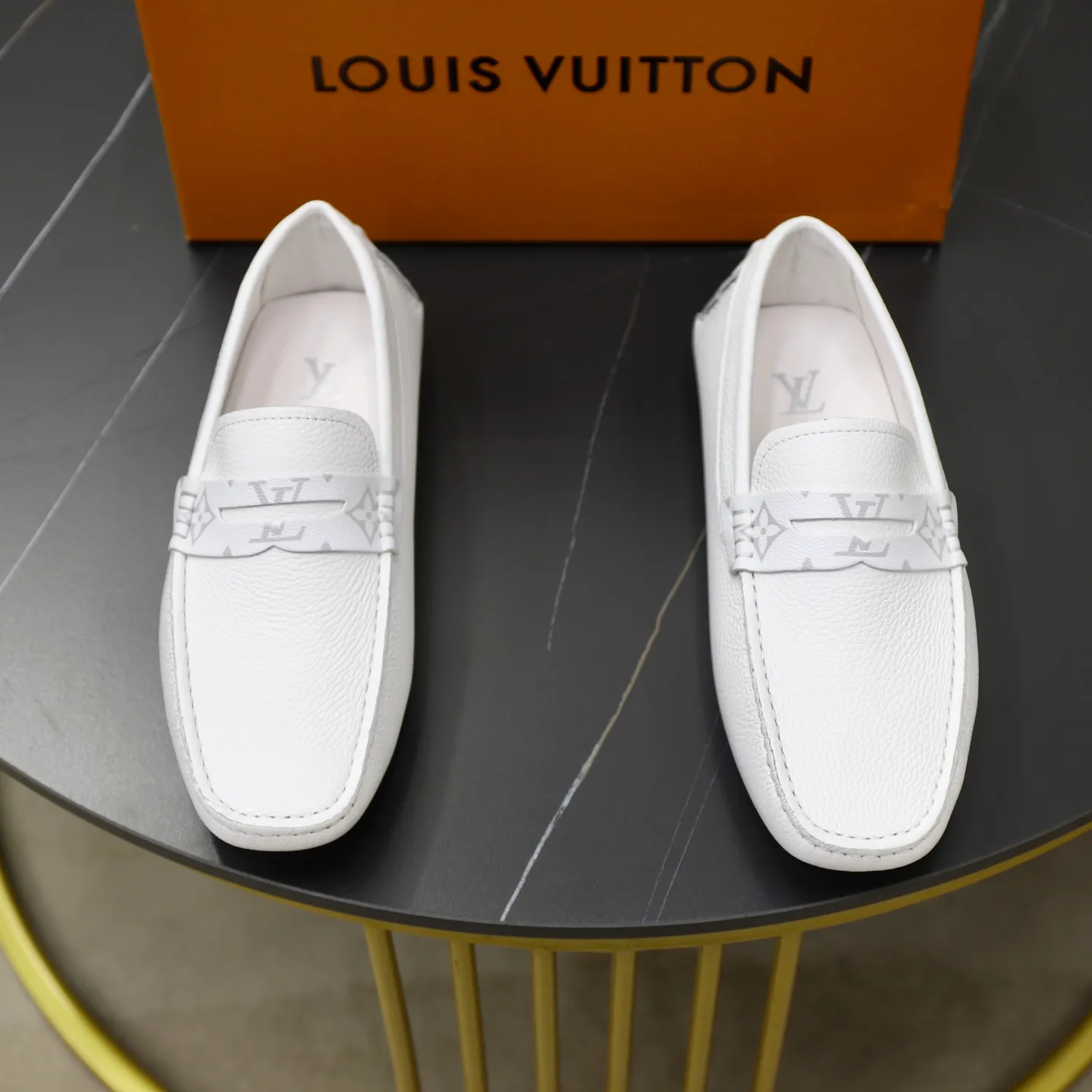 Ex-factory price: 460💰【LV】Louis Vuitton ⚠️High-end men’s driving and pedal series ⚠️38-44 (customized for 45) ⚠️All original cowhide leather! Thick and soft! Made entirely of calfskin lining! Rubber sheet anti-slip beanie sole! Three-dimensional package technology! Fashionable and classic! Handicrafts! Original high quality! Feel free to compare!